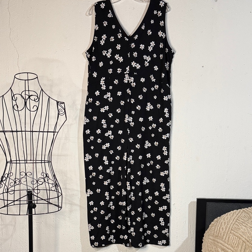 CuddlDuds XL Romper - Black with white Flowers - Picture 2 of 3